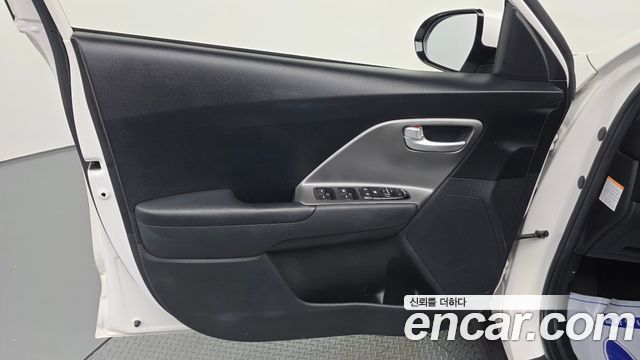 Kia Niro 2023 — photo 14