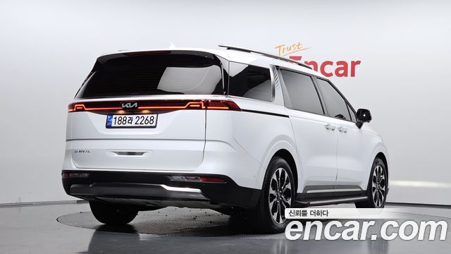 Kia Canival 2023 — photo 2