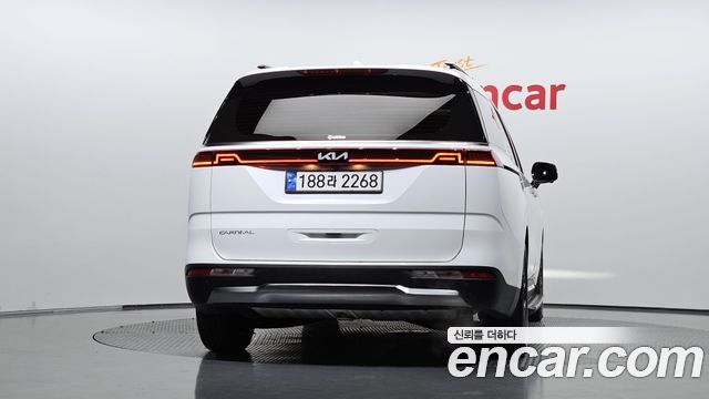 Kia Canival 2023 — photo 4