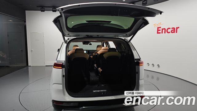 Kia Canival 2023 — photo 36