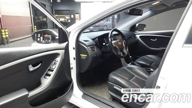 Hyundai i30 2015 — photo 13