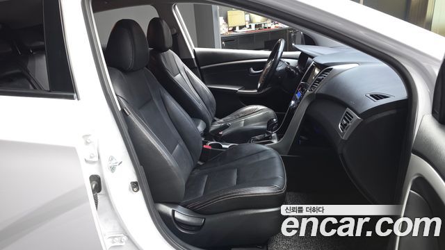 Hyundai i30 2015 — photo 17