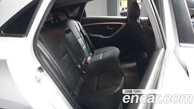Hyundai i30 2015 — photo 18