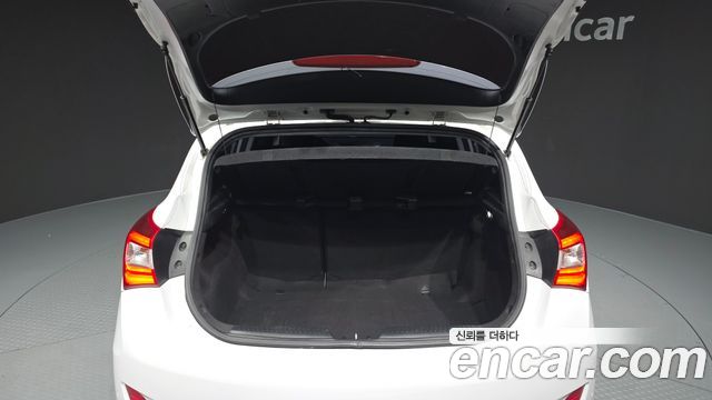 Hyundai i30 2015 — photo 26