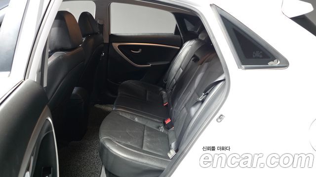 Hyundai i30 2015 — photo 16