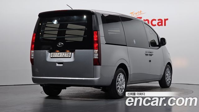 Hyundai Staria 2022 — photo 2