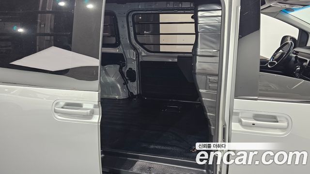 Hyundai Staria 2022 — photo 17