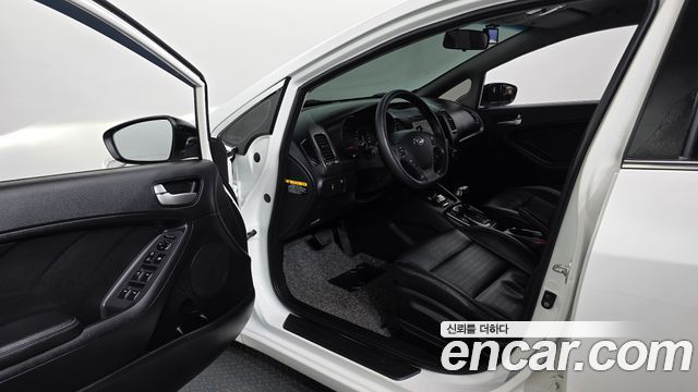 Kia K3 2016 — photo 13