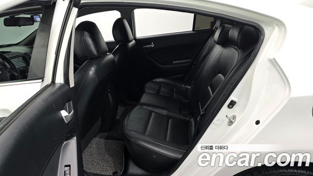 Kia K3 2016 — photo 18