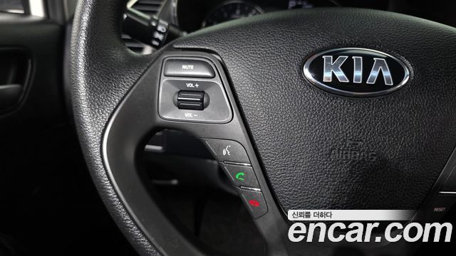 Kia K3 2016 — photo 23