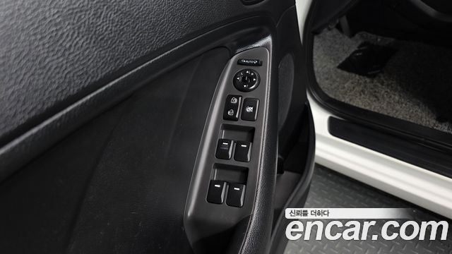 Kia K3 2016 — photo 24