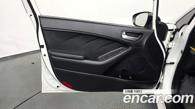 Kia K3 2016 — photo 14