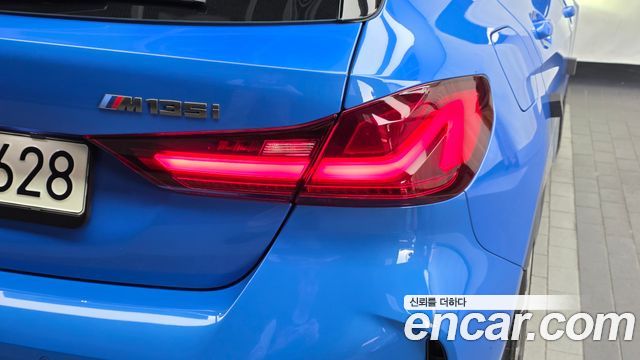 BMW 1-Series 2021 — photo 9