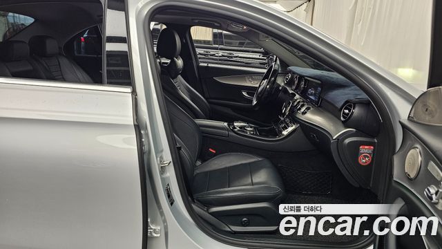 Mercedes-Benz E-Class 2017 — photo 11