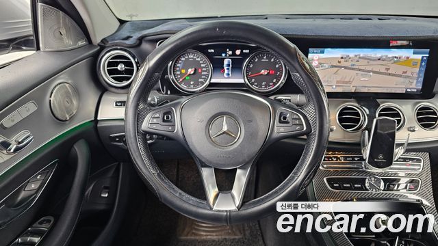 Mercedes-Benz E-Class 2017 — photo 13