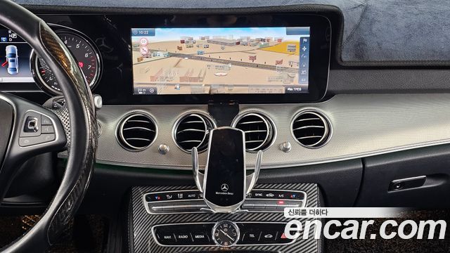 Mercedes-Benz E-Class 2017 — photo 14