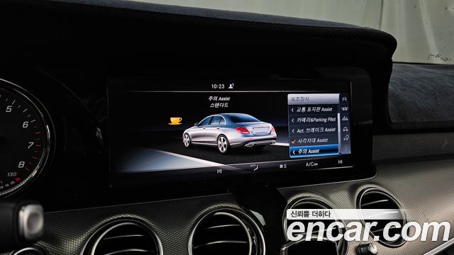 Mercedes-Benz E-Class 2017 — photo 16