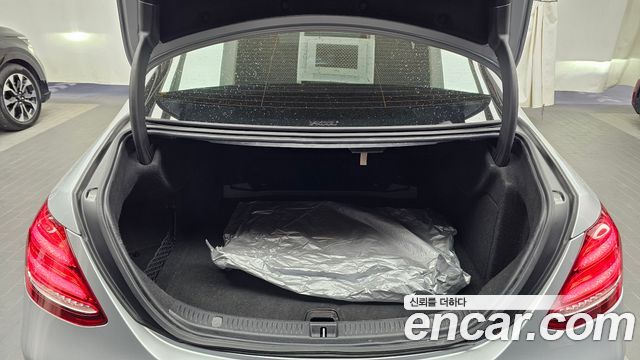 Mercedes-Benz E-Class 2017 — photo 20