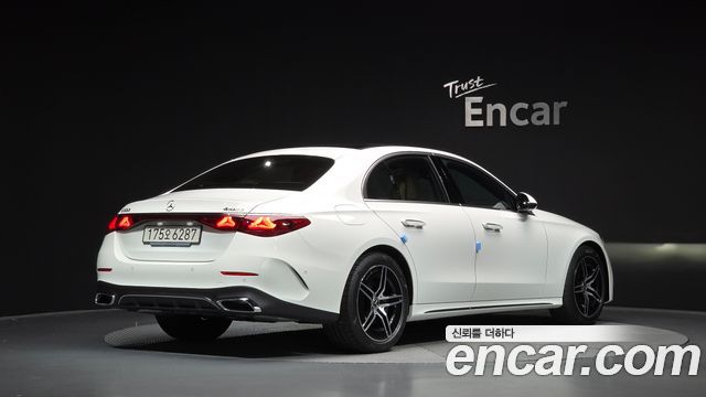 Mercedes-Benz E-Class 2025 — photo 2