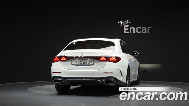 Mercedes-Benz E-Class 2025 — photo 4