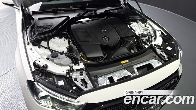 Mercedes-Benz E-Class 2025 — photo 6