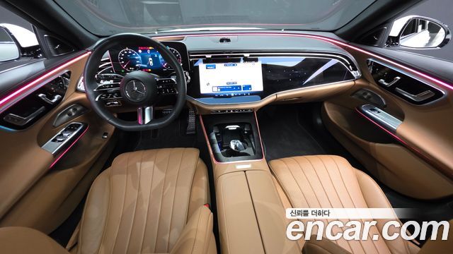 Mercedes-Benz E-Class 2025 — photo 10