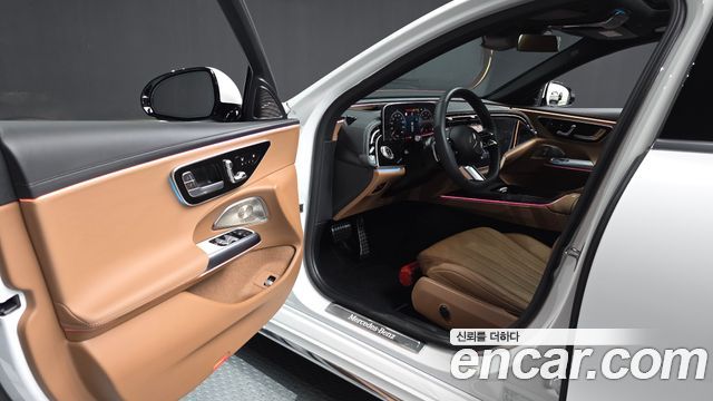 Mercedes-Benz E-Class 2025 — photo 13