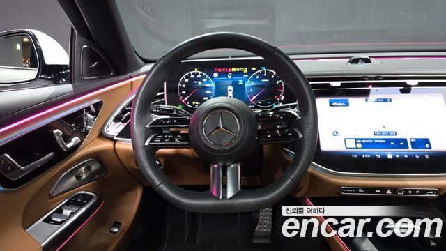 Mercedes-Benz E-Class 2025 — photo 19