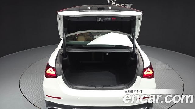 Mercedes-Benz E-Class 2025 — photo 26