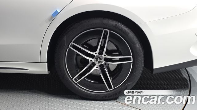 Mercedes-Benz E-Class 2025 — photo 7