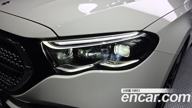 Mercedes-Benz E-Class 2025 — photo 8