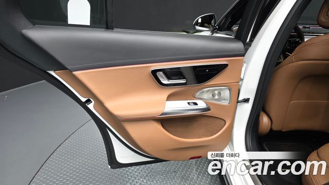Mercedes-Benz E-Class 2025 — photo 15