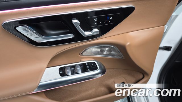 Mercedes-Benz E-Class 2025 — photo 30