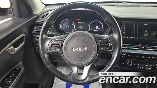 Kia Niro 2023 — photo 20