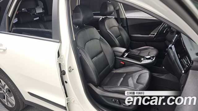 Kia Niro 2023 — photo 16