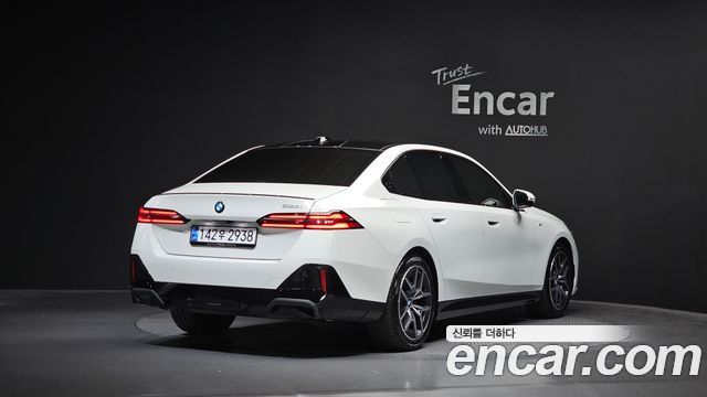 BMW 5-Series 2025 — photo 2