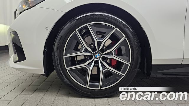 BMW 5-Series 2025 — photo 5