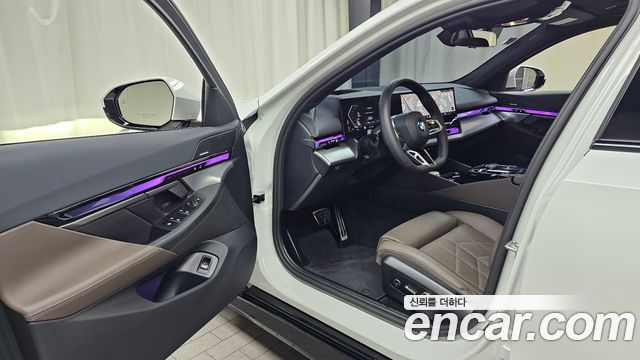 BMW 5-Series 2025 — photo 13