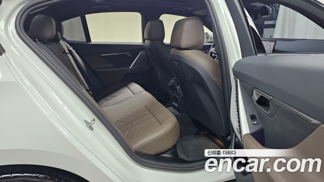 BMW 5-Series 2025 — photo 17