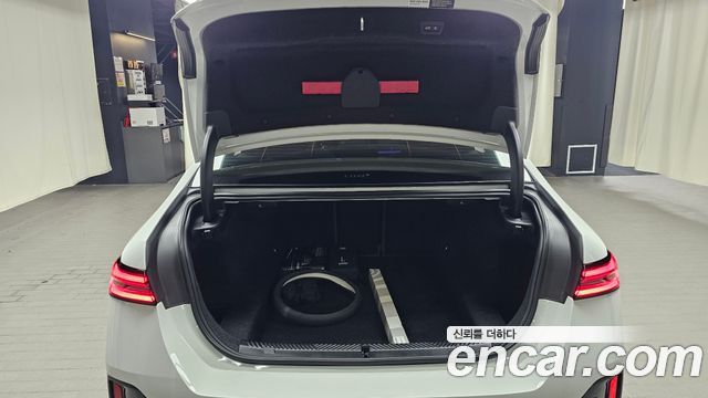 BMW 5-Series 2025 — photo 25