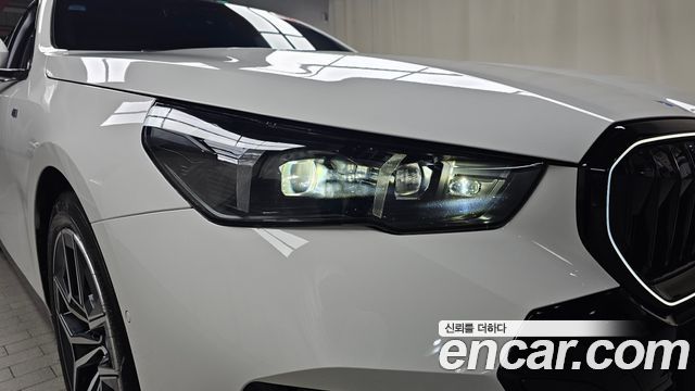 BMW 5-Series 2025 — photo 8