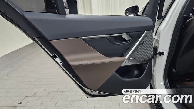 BMW 5-Series 2025 — photo 15
