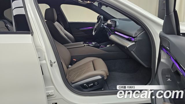BMW 5-Series 2025 — photo 16