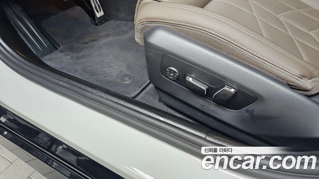 BMW 5-Series 2025 — photo 29