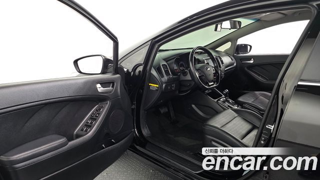Kia K3 2016 — photo 10