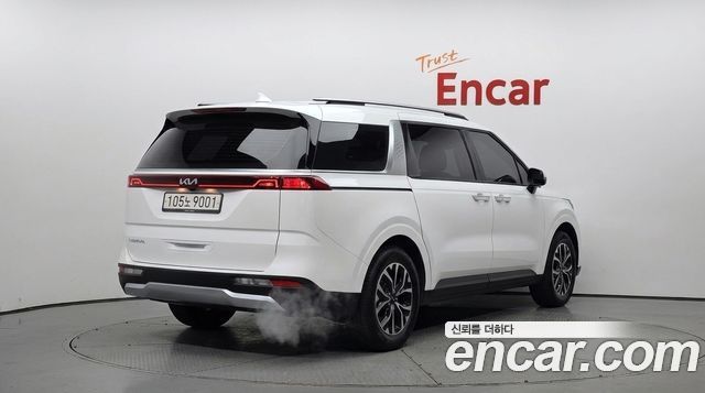 Kia Canival 2023 — photo 2