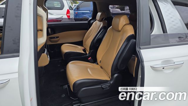 Kia Canival 2023 — photo 17