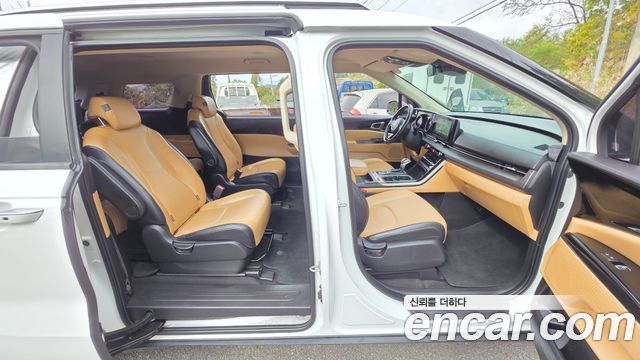 Kia Canival 2023 — photo 16