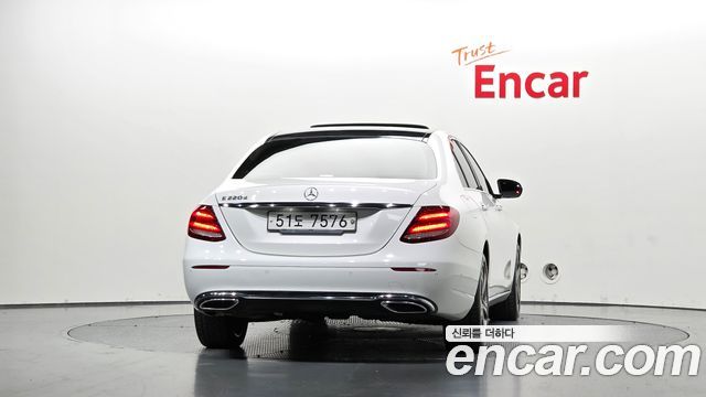 Mercedes-Benz E-Class 2019 — photo 4