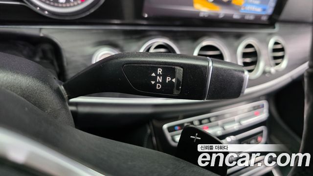 Mercedes-Benz E-Class 2019 — photo 12